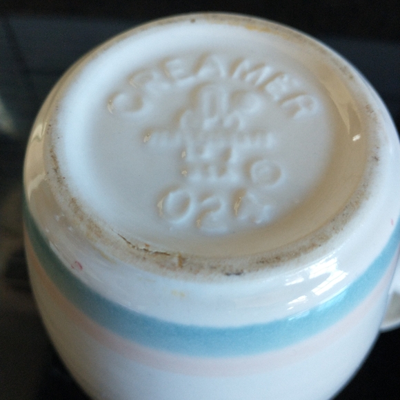 Pfaltzgraff Aura Creamer, Sugar Bowl & Shaker Set - Picture 8 of 10